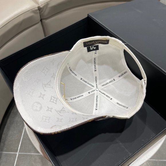 AUTHENTIC  Louis Vuitton  Hats